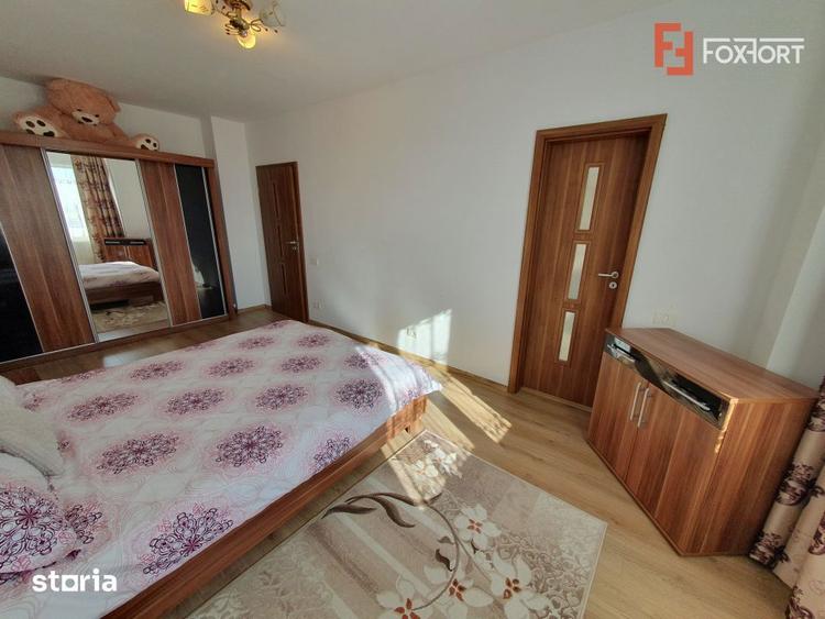Apartament cu 3 camere, mobilat în Plopi