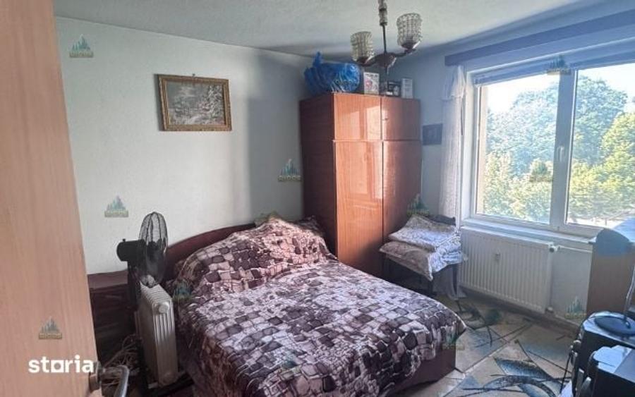 Apartament cu 3 camere semidecomandat în Central
