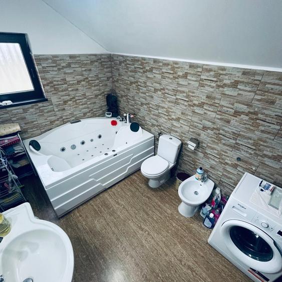 Casă individuală cu 5 camere cu Canalizare în Cetate
