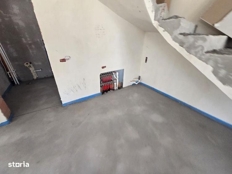 Casă cu 4 camere cu Teren 500 Mp în Central