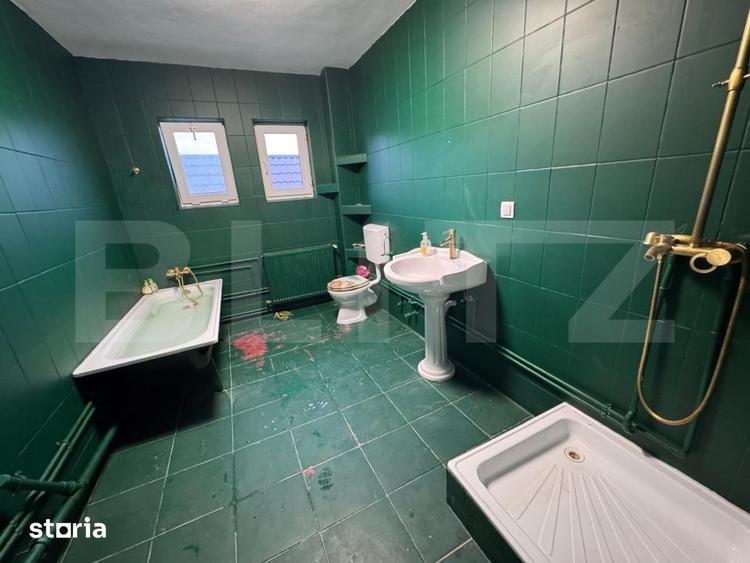 Casă cu 5 camere cu Canalizare în Central