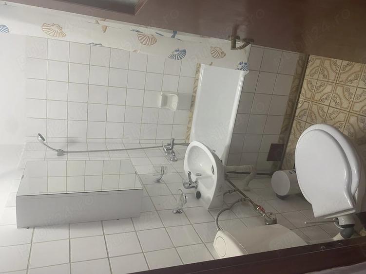 Inchiriez garsoniera bloc upet zona caraiman - 2