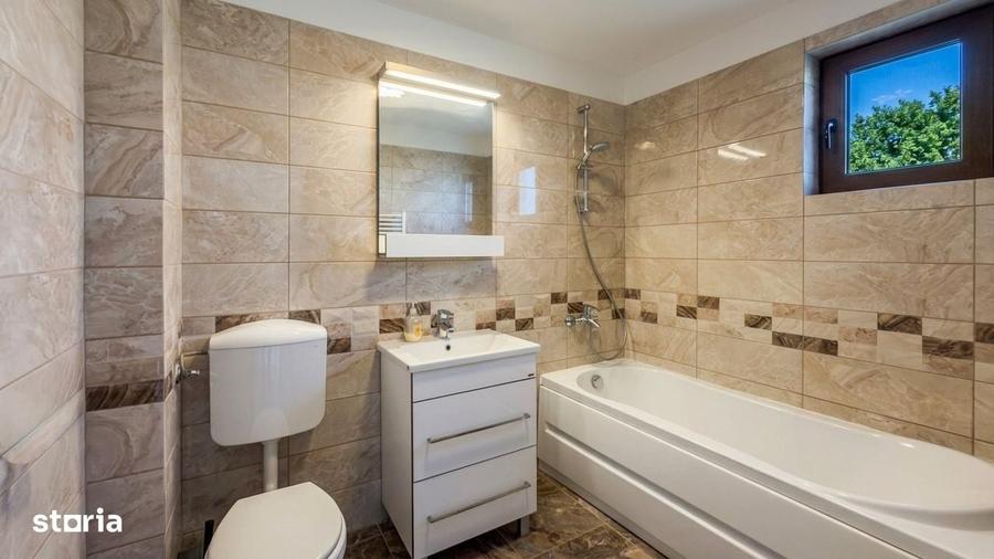 Casă cu 4 camere în Săbăreni