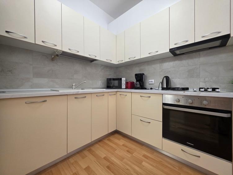 Apartament cu 2 camere semidecomandat în P-ța Universității