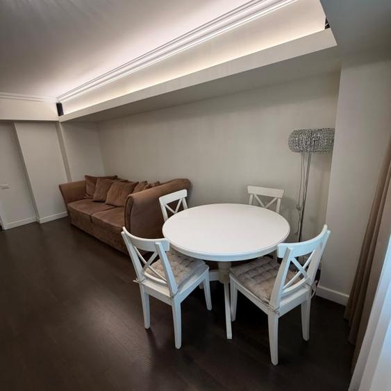 Apartament cu 3 camere semidecomandat, mobilat în Decebal