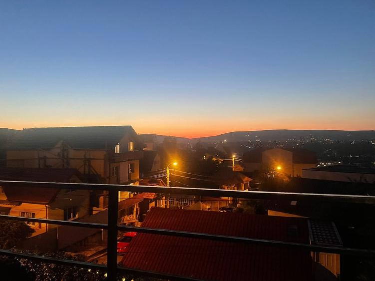 Apartament cu 3 camere decomandat, mobilat în Zorilor