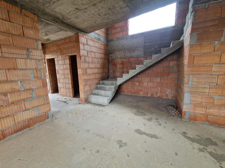 Casă individuală cu 5 camere cu Canalizare în Feleacu