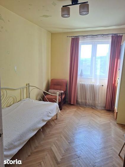 Apartament cu 4 camere decomandat în Gruia