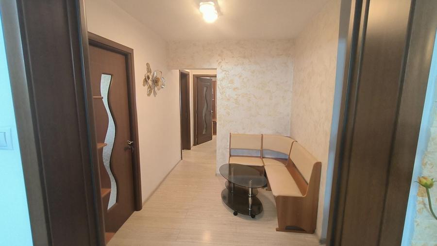 Apartament cu 3 camere decomandat în Valea Moșneagului