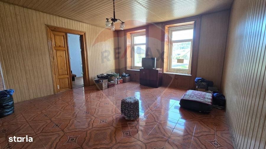 Casă cu 4 camere în Central