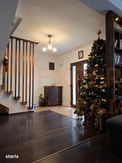 Casă cu 5 camere cu Teren 281 Mp în Valu lui Traian