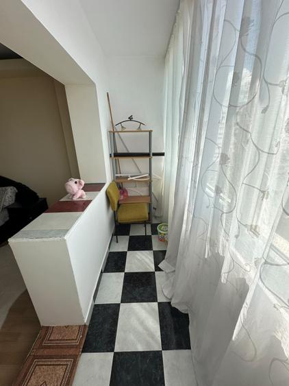 Apartament cu 3 camere semidecomandat, mobilat în Dristor