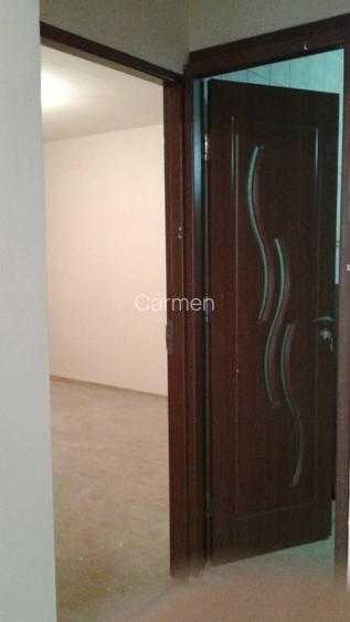 Apartament cu 4 camere semidecomandat în Crângași