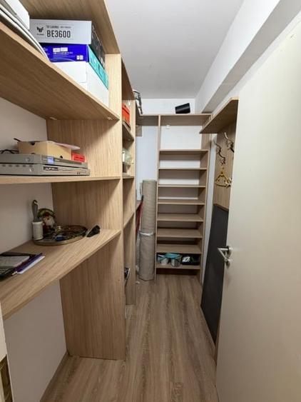 Apartament cu 3 camere semidecomandat în Nerva Traian