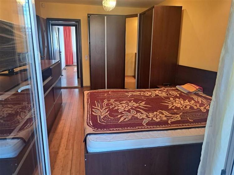 Apartament cu 3 camere decomandat, mobilat în Lenin
