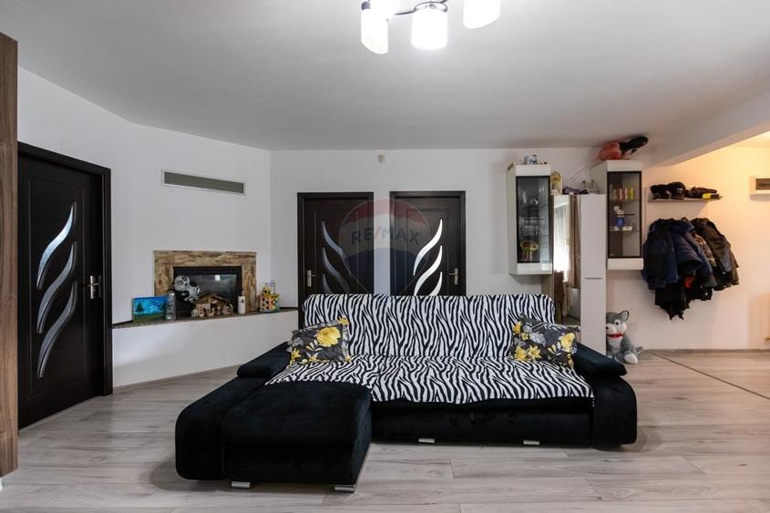 Casă individuală cu 6 camere cu Teren 564 Mp în Hemeiuș