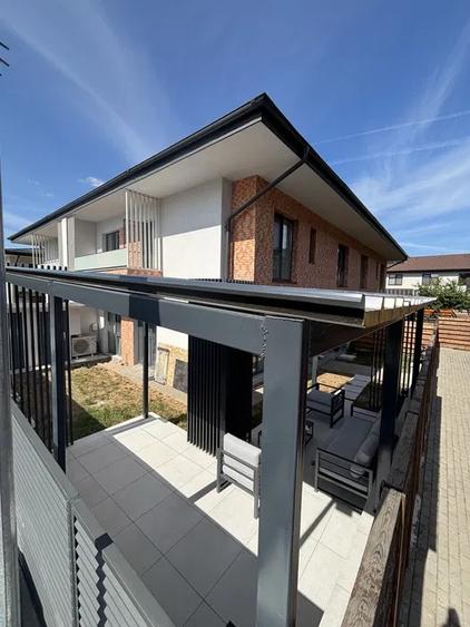 Duplex cu 4 camere cu Canalizare în Florești