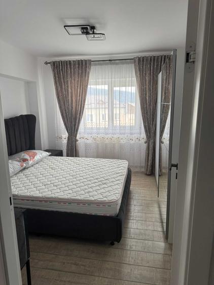 Apartament cu 3 camere decomandat în Calea Romanului