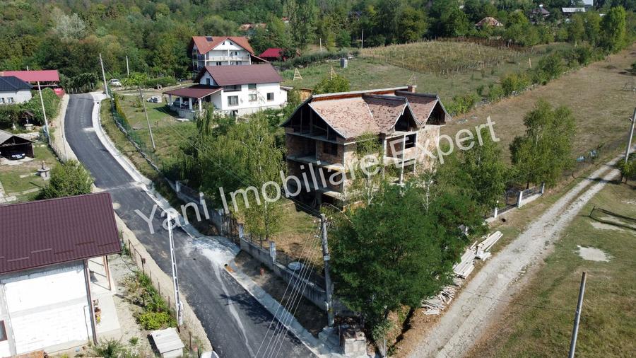 Casă cu 4 camere cu Teren 1000 Mp în Valea Danului