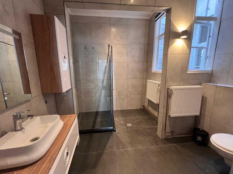 Casă cu 4 camere cu Teren 100 Mp în Central