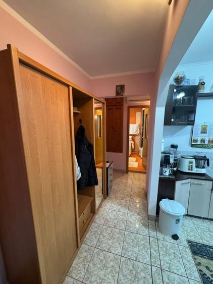 Apartament cu 2 camere decomandat, mobilat în Traian