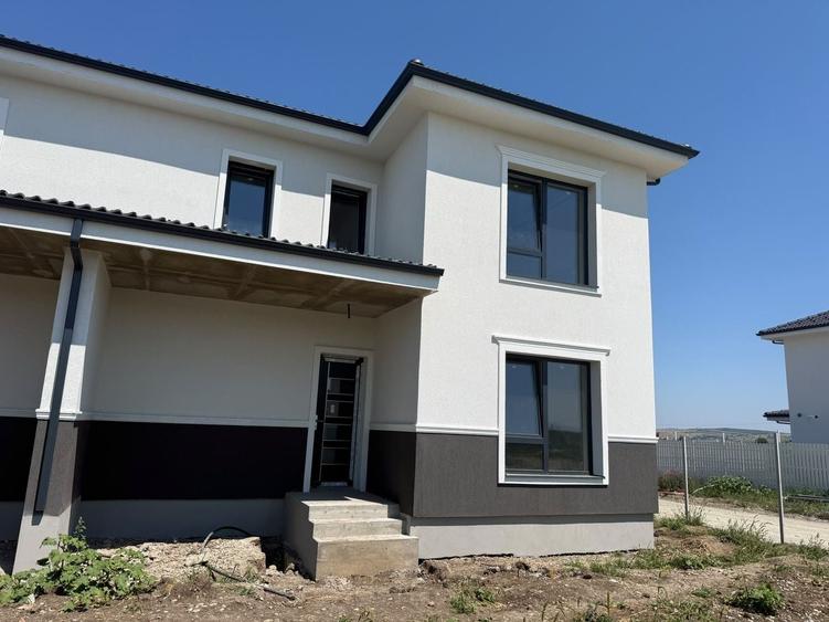 Duplex cu 4 camere cu Canalizare în Șura Mică