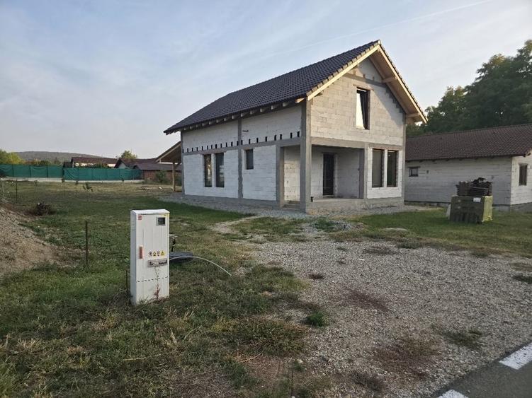 Casă cu 3 camere în Teleac