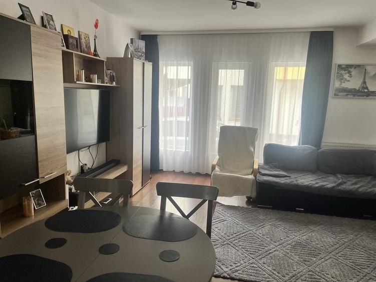 Casă cu 4 camere cu Teren 230 Mp în Florești