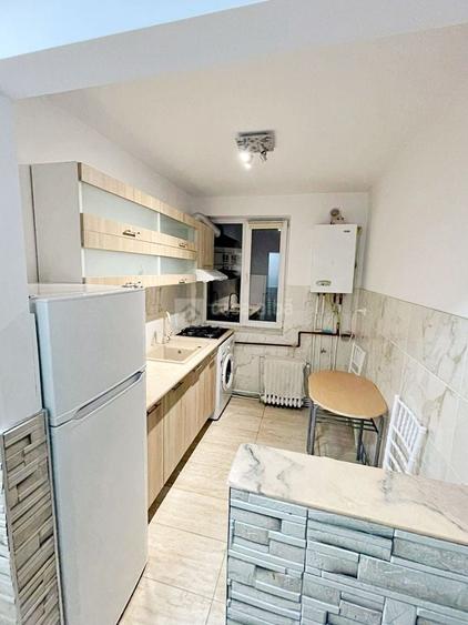 Apartament cu 2 camere semidecomandat, mobilat în Central