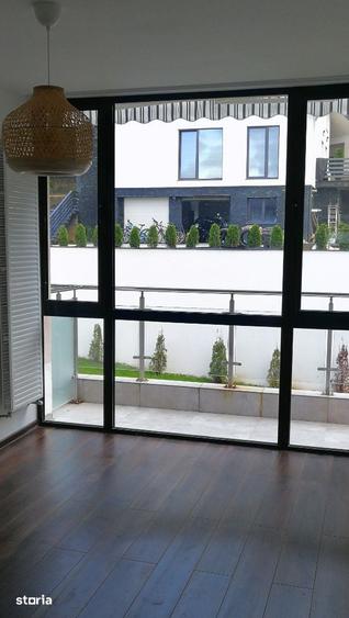 Apartament cu 3 camere decomandat în Dârste