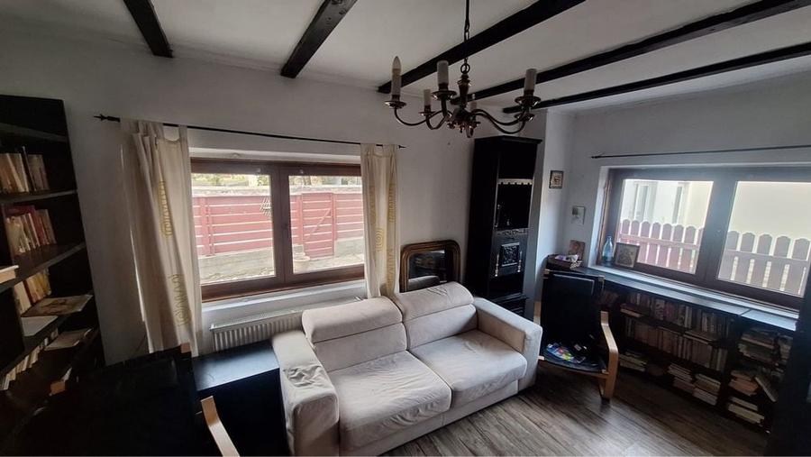 Casă cu 4 camere în Rucăr