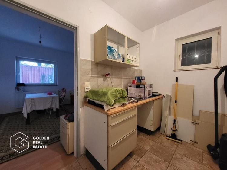 Casă individuală cu 6 camere cu Canalizare în Central