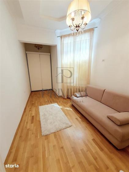 Apartament cu 3 camere semidecomandat în Badea Cârțan