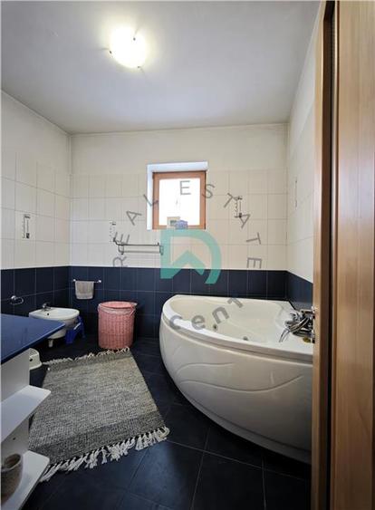 Casă individuală cu 6 camere cu Canalizare în Craiter