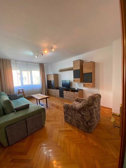 Apartament cu 3 camere decomandat în Alfa