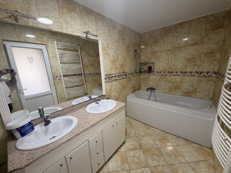 Casă cu Teren 2000 Mp în Central