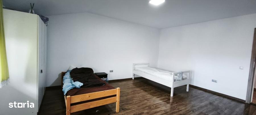 Casă cu 6 camere cu Teren 500 Mp în Criș