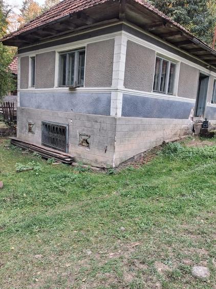Casă cu 3 camere cu Teren 1000 Mp în Luncșoara