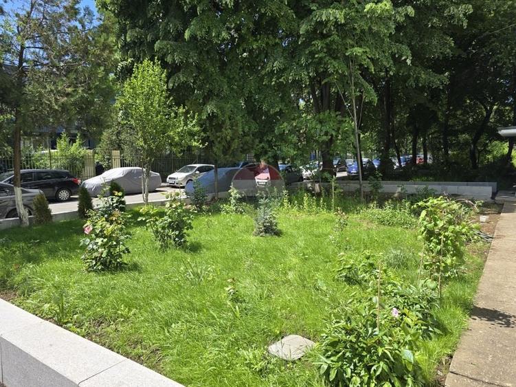 Apartament cu 3 camere decomandat, mobilat în Brâncoveanu