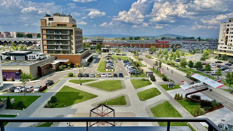 Apartament cu 2 camere decomandat în Tractorul