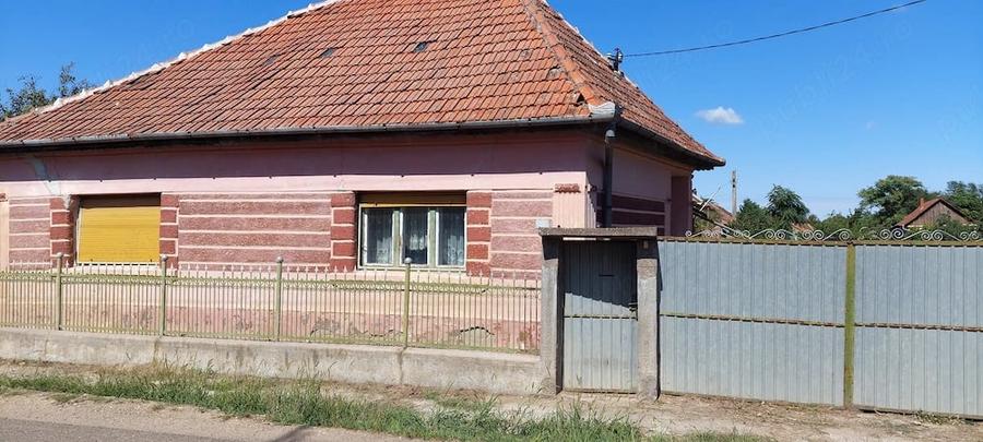 Casă cu Teren 1054 Mp în Ucuriș