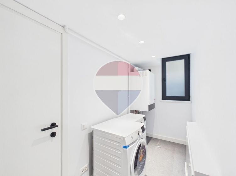 Apartament cu 4 camere decomandat, mobilat în Casin