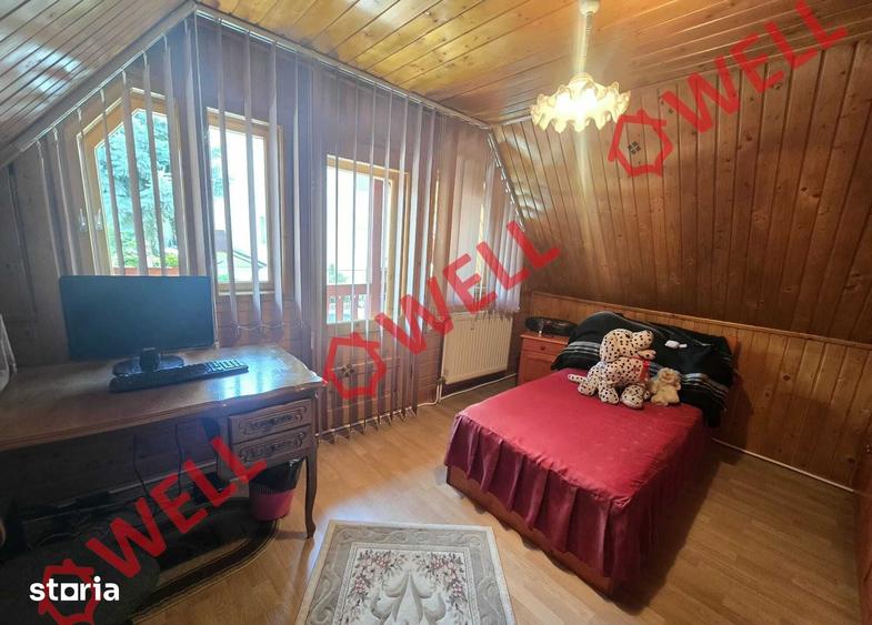 Casă cu 6 camere cu Teren 421 Mp în Central