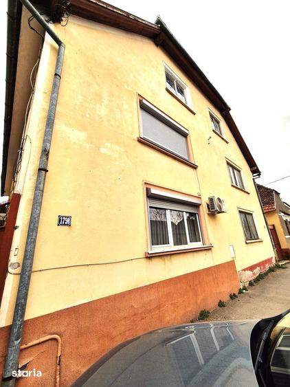 Casă cu 5 camere cu Teren 1167 Mp în Sânpetru