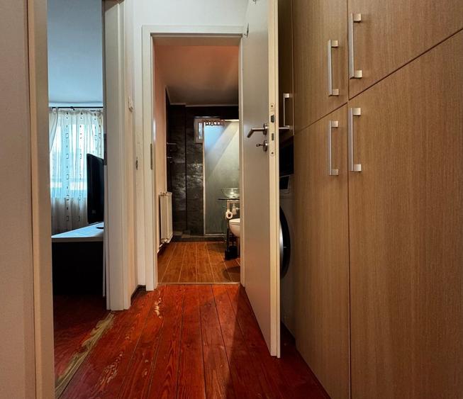 Apartament cu 2 camere semidecomandat, mobilat în Central