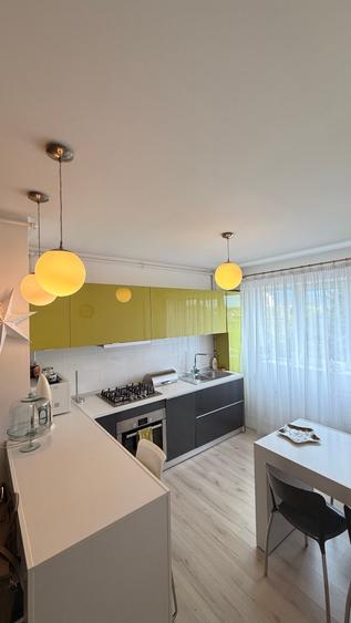 Apartament cu 3 camere semidecomandat în Ultracentral