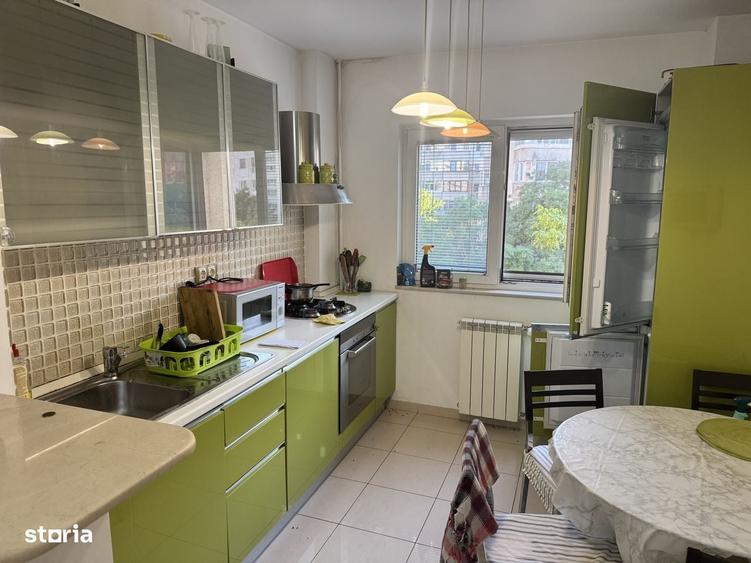 Apartament cu 2 camere semidecomandat în Văcăresti