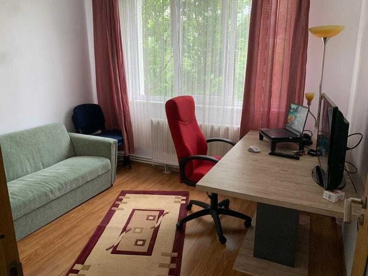 Apartament cu 3 camere decomandat în Sârbi