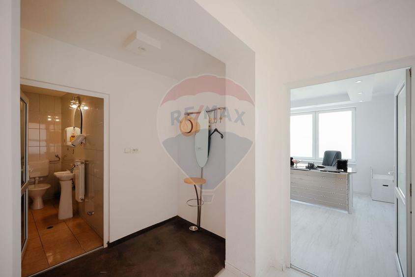 Casă individuală cu 15 camere cu Teren 380 Mp în Decebal