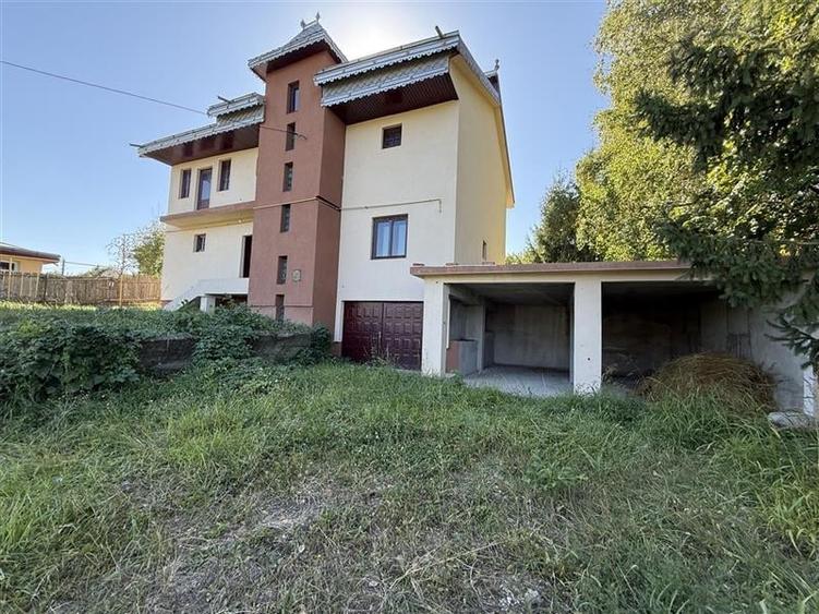 Casă individuală cu 5 camere cu Teren 5725 Mp în Calea Moinești